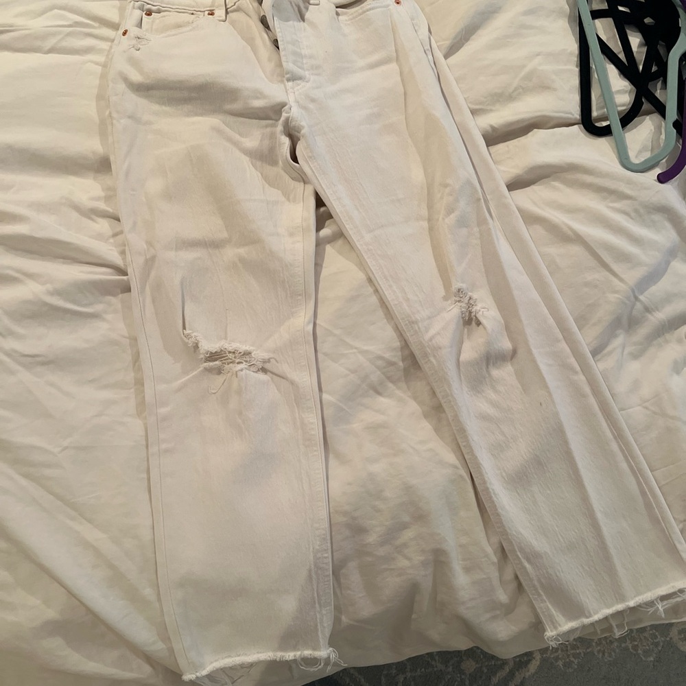 GAP Women's White Distressed Straight Leg Jeans